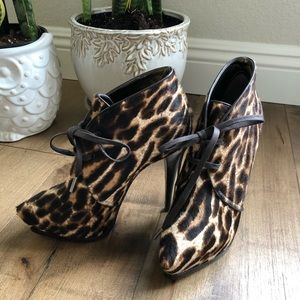 Lanvin leopard ankle bootie heels 💯authentic